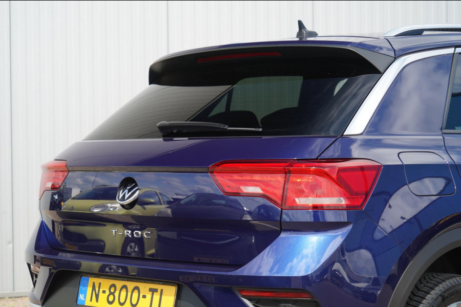 Volkswagen T-Roc 1.0 TSI Style Business / Panoramadak / Camera / PDC V + A / Navigatie