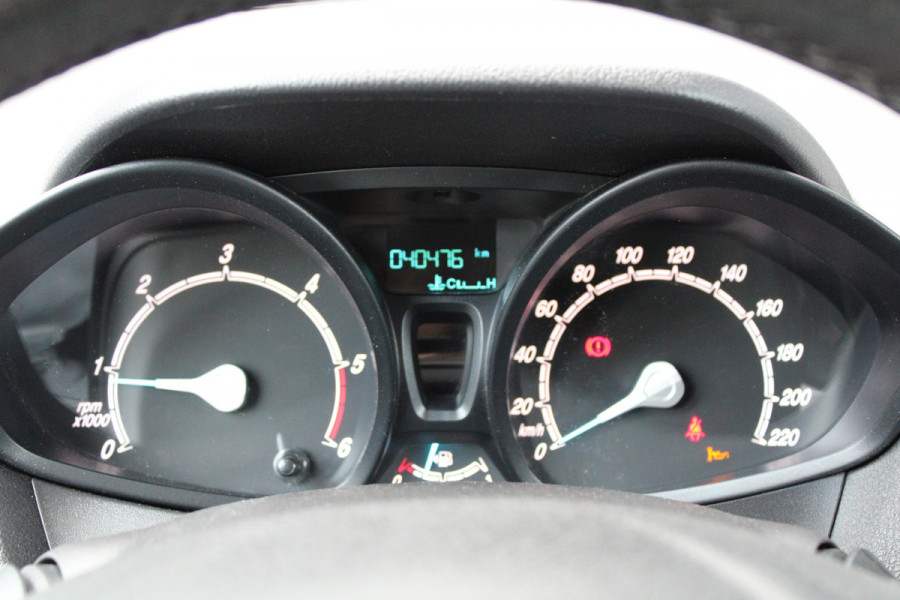 Ford Transit Courier 1.5 TDCI Limited 100pk - Navi - Camera - Betimmering - Stoelverwarming - Rijklaar