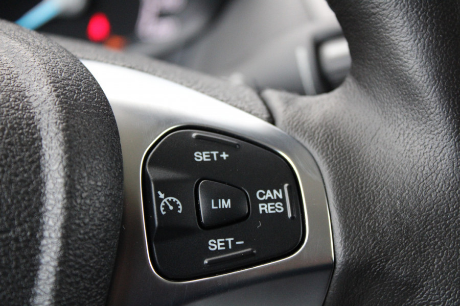 Ford Transit Courier 1.5 TDCI Limited 100pk - Navi - Camera - Betimmering - Stoelverwarming - Rijklaar