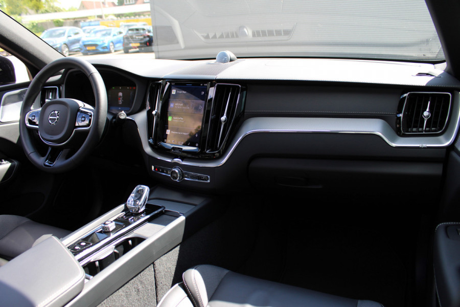 Volvo XC60 2.0 T8 Plug-in hybrid AWD Ultimate Black Edition | Luxe! | Luchtvering | B&W | Trekhaak