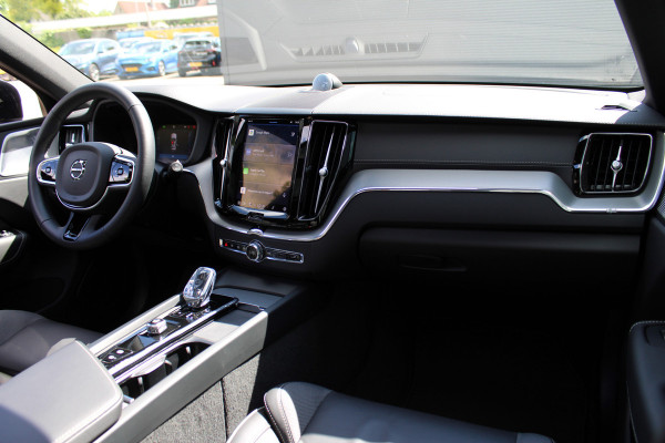 Volvo XC60 2.0 T8 Plug-in hybrid AWD Ultimate Black Edition | Luxe! | Luchtvering | B&W | Trekhaak