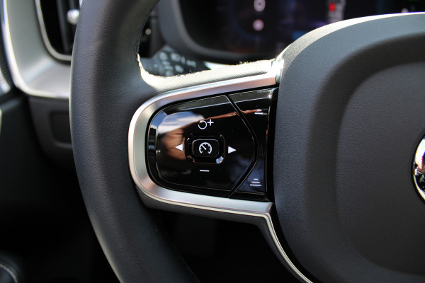 Volvo XC60 2.0 T8 Plug-in hybrid AWD Ultimate Black Edition | Luxe! | Luchtvering | B&W | Trekhaak