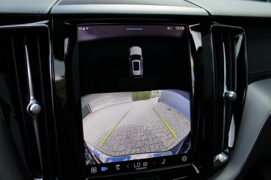 Volvo XC60 2.0 T8 Plug-in hybrid AWD Ultimate Black Edition | Luxe! | Luchtvering | B&W | Trekhaak