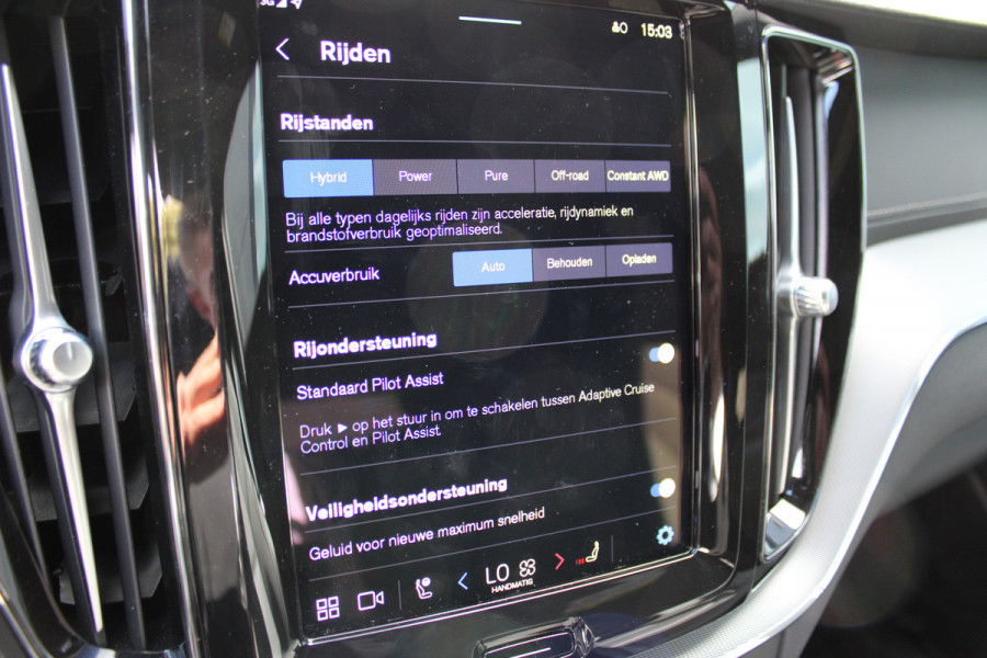 Volvo XC60 2.0 T8 Plug-in hybrid AWD Ultimate Black Edition | Luxe! | Luchtvering | B&W | Trekhaak