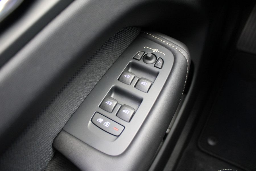 Volvo XC60 2.0 T8 Plug-in hybrid AWD Ultimate Black Edition | Luxe! | Luchtvering | B&W | Trekhaak