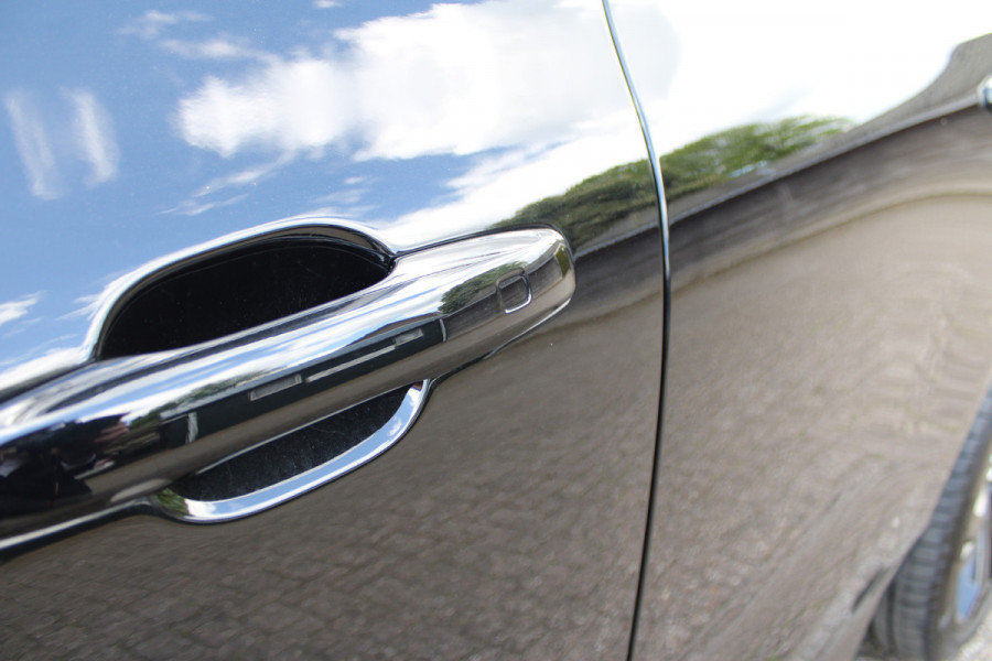 Volvo XC60 2.0 T8 Plug-in hybrid AWD Ultimate Black Edition | Luxe! | Luchtvering | B&W | Trekhaak