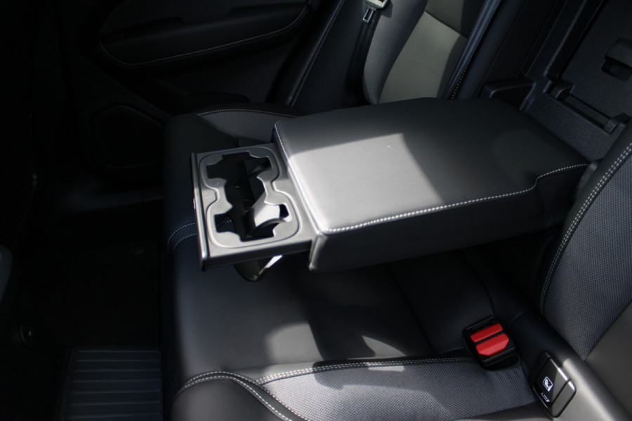 Volvo XC60 2.0 T8 Plug-in hybrid AWD Ultimate Black Edition | Luxe! | Luchtvering | B&W | Trekhaak