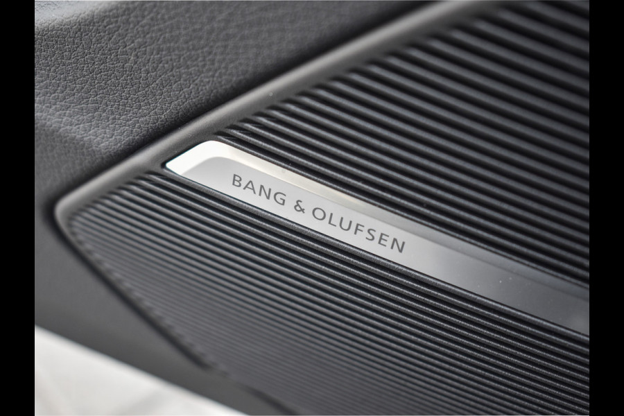 Audi Q8 60 TFSI e quattro Pro Line S Competition | PANORAMADAK | 4 WIEL BESTURING | ALCANTARE HEMEL | AMBIANCE VERLICHTING | MASSAGE STO
