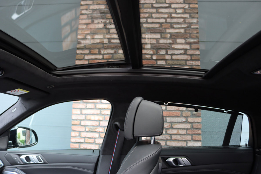 BMW X6 xDrive40i High Executive M Sport Aut8 | ACC | Carbon | Panoramadak | Memory | Surround Camera | Iconic Glow | Laser | HUD | Merino Leder | Trekhaak | Verwarmd Stuurwiel |