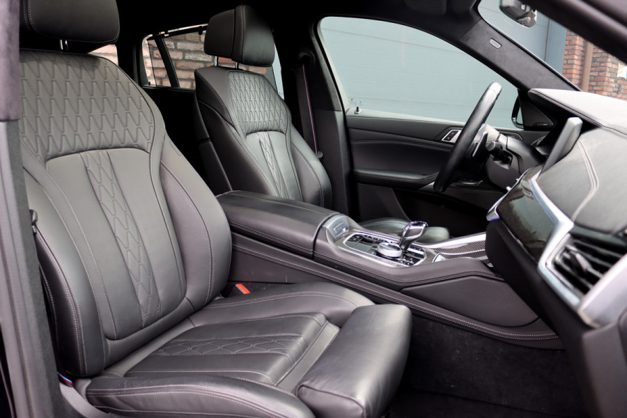 BMW X6 xDrive40i High Executive M Sport Aut8 | ACC | Carbon | Panoramadak | Memory | Surround Camera | Iconic Glow | Laser | HUD | Merino Leder | Trekhaak | Verwarmd Stuurwiel |