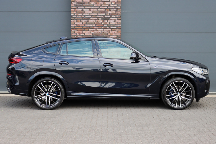 BMW X6 xDrive40i High Executive M Sport Aut8 | ACC | Carbon | Panoramadak | Memory | Surround Camera | Iconic Glow | Laser | HUD | Merino Leder | Trekhaak | Verwarmd Stuurwiel |