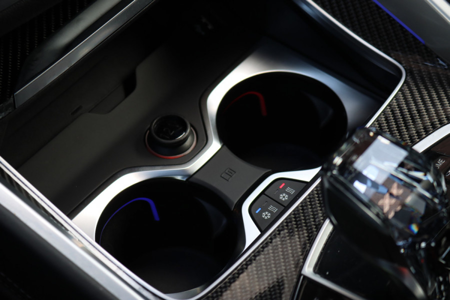 BMW X6 xDrive40i High Executive M Sport Aut8 | ACC | Carbon | Panoramadak | Memory | Surround Camera | Iconic Glow | Laser | HUD | Merino Leder | Trekhaak | Verwarmd Stuurwiel |