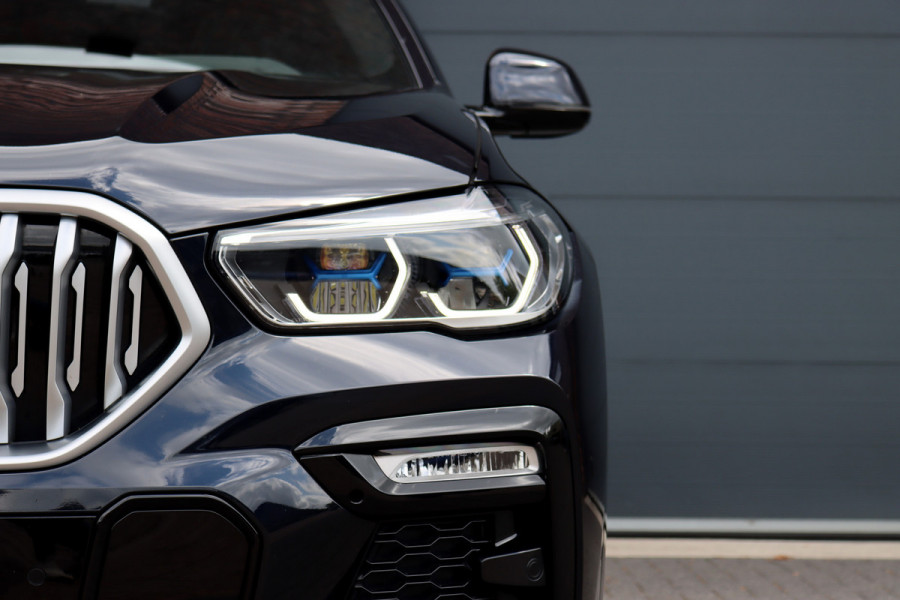 BMW X6 xDrive40i High Executive M Sport Aut8 | ACC | Carbon | Panoramadak | Memory | Surround Camera | Iconic Glow | Laser | HUD | Merino Leder | Trekhaak | Verwarmd Stuurwiel |
