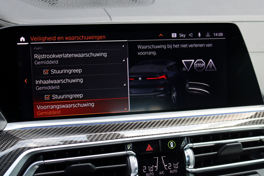 BMW X6 xDrive40i High Executive M Sport Aut8 | ACC | Carbon | Panoramadak | Memory | Surround Camera | Iconic Glow | Laser | HUD | Merino Leder | Trekhaak | Verwarmd Stuurwiel |