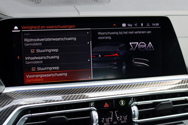 BMW X6 xDrive40i High Executive M Sport Aut8 | ACC | Carbon | Panoramadak | Memory | Surround Camera | Iconic Glow | Laser | HUD | Merino Leder | Trekhaak | Verwarmd Stuurwiel |
