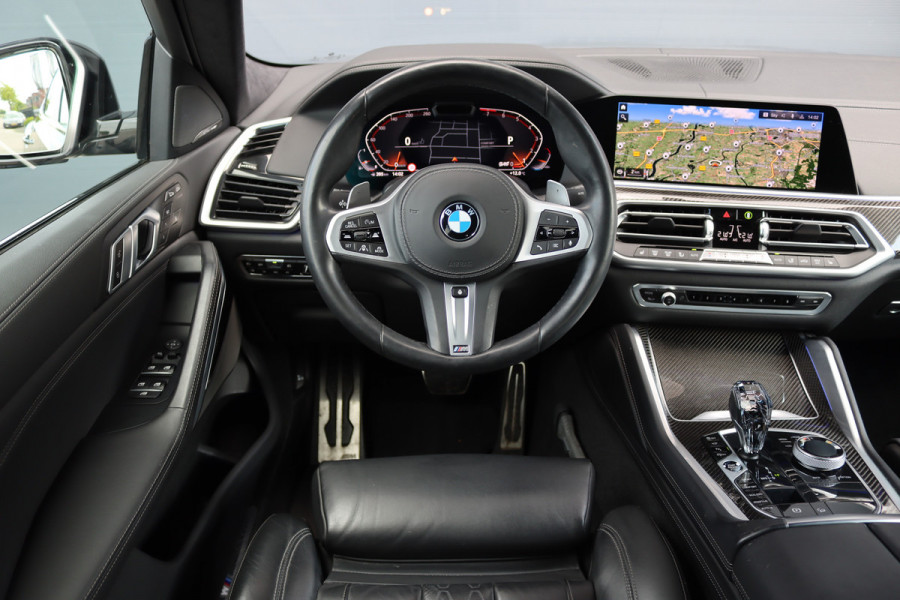 BMW X6 xDrive40i High Executive M Sport Aut8 | ACC | Carbon | Panoramadak | Memory | Surround Camera | Iconic Glow | Laser | HUD | Merino Leder | Trekhaak | Verwarmd Stuurwiel |
