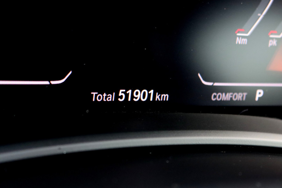 BMW X6 xDrive40i High Executive M Sport Aut8 | ACC | Carbon | Panoramadak | Memory | Surround Camera | Iconic Glow | Laser | HUD | Merino Leder | Trekhaak | Verwarmd Stuurwiel |