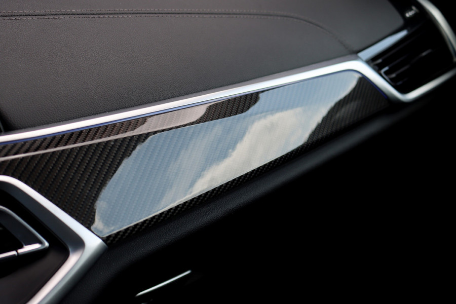 BMW X6 xDrive40i High Executive M Sport Aut8 | ACC | Carbon | Panoramadak | Memory | Surround Camera | Iconic Glow | Laser | HUD | Merino Leder | Trekhaak | Verwarmd Stuurwiel |