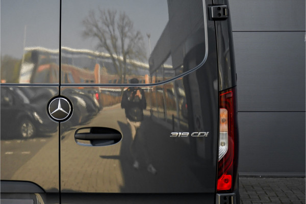 Mercedes-Benz Sprinter 319 1.9 CDI L2H2 RWD Distronic Camera LED Navi Trekhaak 3.5T