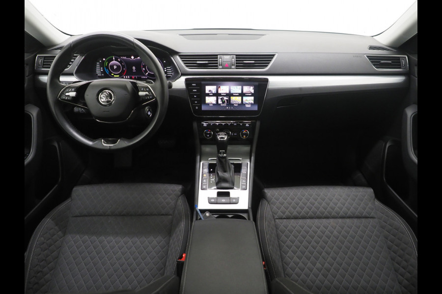Škoda Superb Combi 1.4 TSI iV 218PK | Panoramadak | Adaptive Cruise | Virtual | Camera | Trekhaak