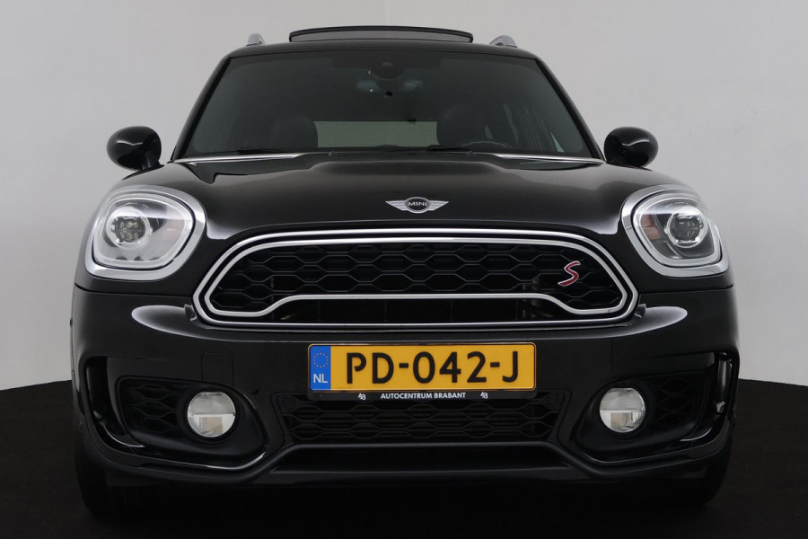 MINI Countryman 2.0 Cooper S ALL4 Chili (PANORAMADAK, CAMERA, NAVIGATIE, PARKEERSENSOREN, STOELVERWARMING, LEER, NL-AUTO)