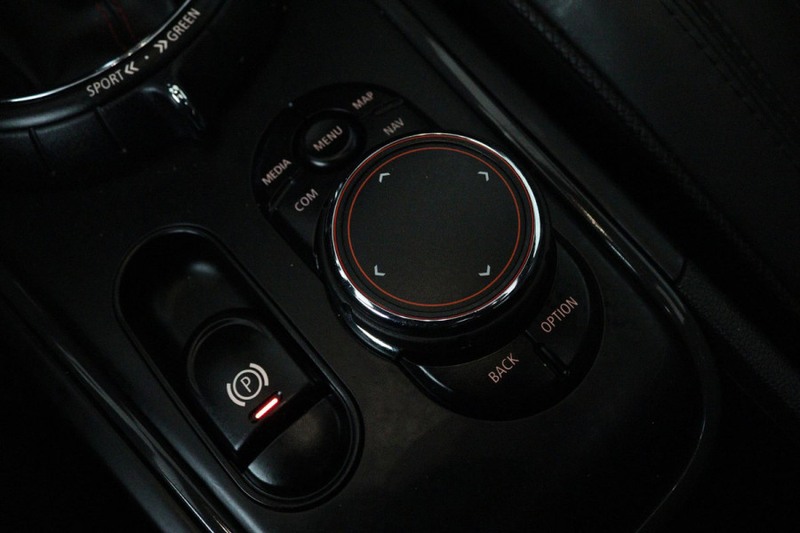 MINI Countryman 2.0 Cooper S ALL4 Chili (PANORAMADAK, CAMERA, NAVIGATIE, PARKEERSENSOREN, STOELVERWARMING, LEER, NL-AUTO)