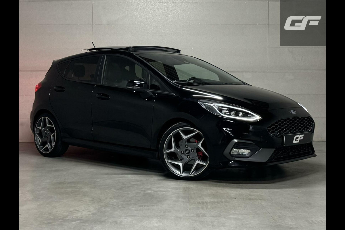 Ford Fiesta 1.5 EcoBoost ST-3 Performance Pano Recaro B&O CarPlay Ford Fiesta 1.5 EcoBoost ST-3 Performance Pano Recaro B&O CarPlay