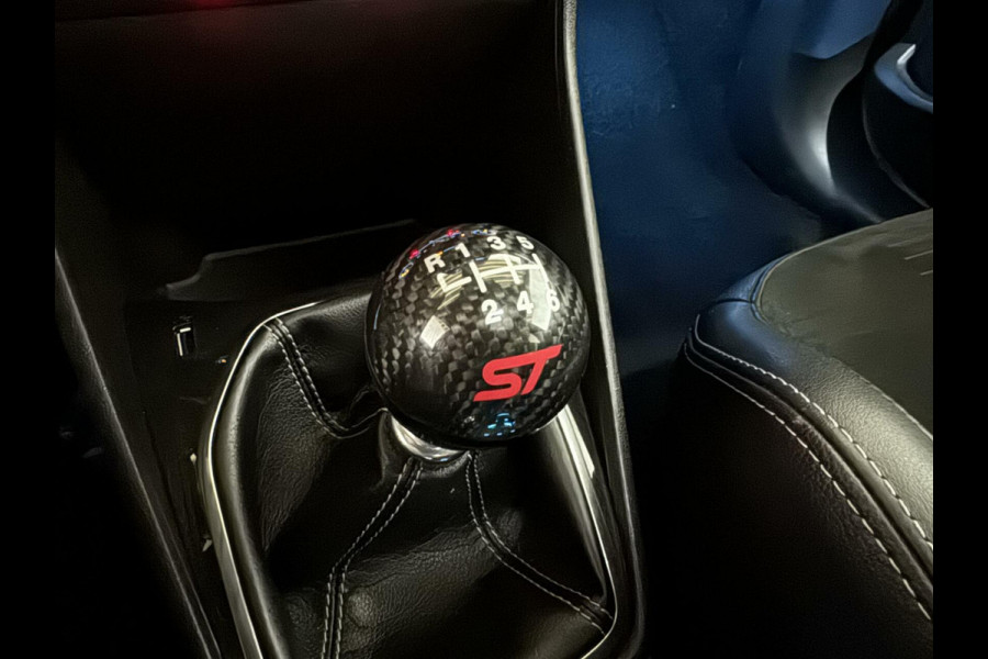 Ford Fiesta 1.5 EcoBoost ST-3 Performance Pano Recaro B&O CarPlay