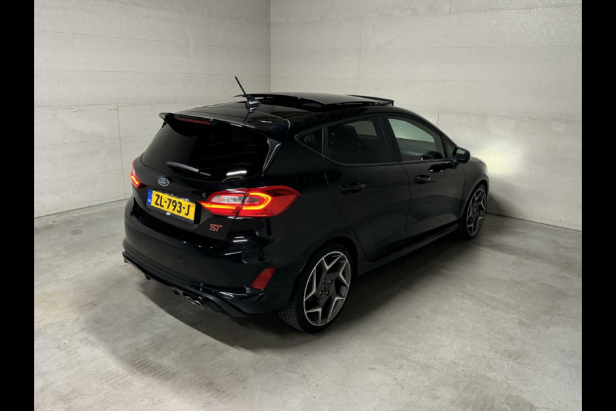 Ford Fiesta 1.5 EcoBoost ST-3 Performance Pano Recaro B&O CarPlay