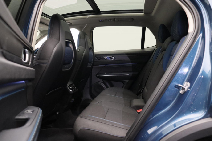 Lynk & Co 01 1.5 261PK Plug-in Hybrid *Fabrieksgarantie*  Pano/dak Apple/Carplay Adaptive/Cruise