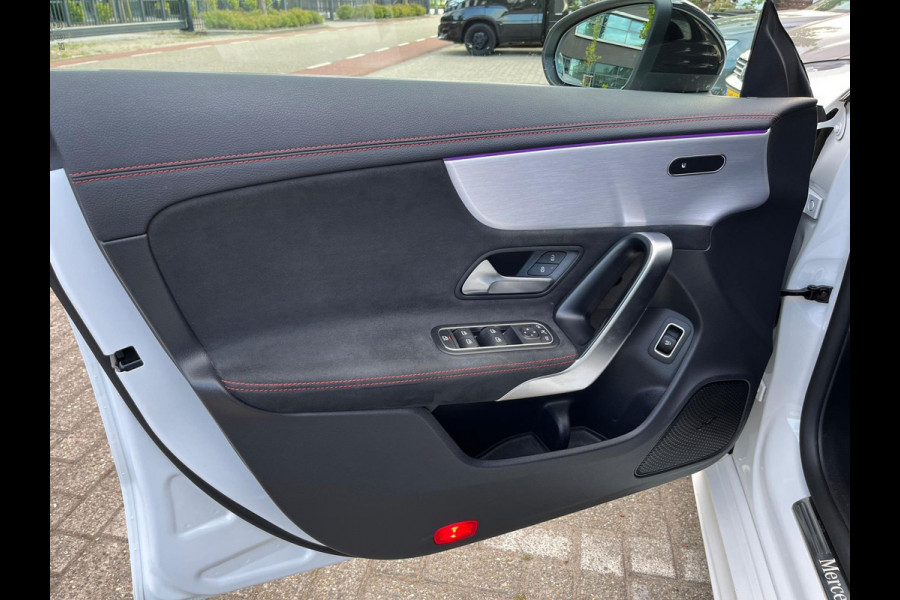 Mercedes-Benz CLA-Klasse 220 AMG pack Premium Plus 190pk NIEUW-STAAT