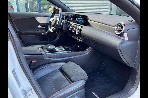 Mercedes-Benz CLA-Klasse 220 AMG pack Premium Plus 190pk NIEUW-STAAT