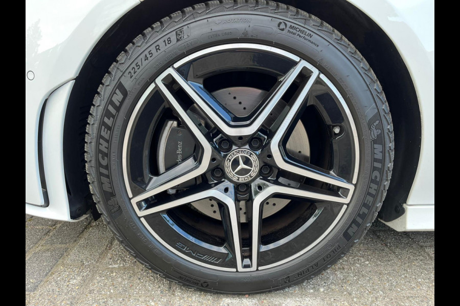 Mercedes-Benz CLA-Klasse 220 AMG pack Premium Plus 190pk NIEUW-STAAT