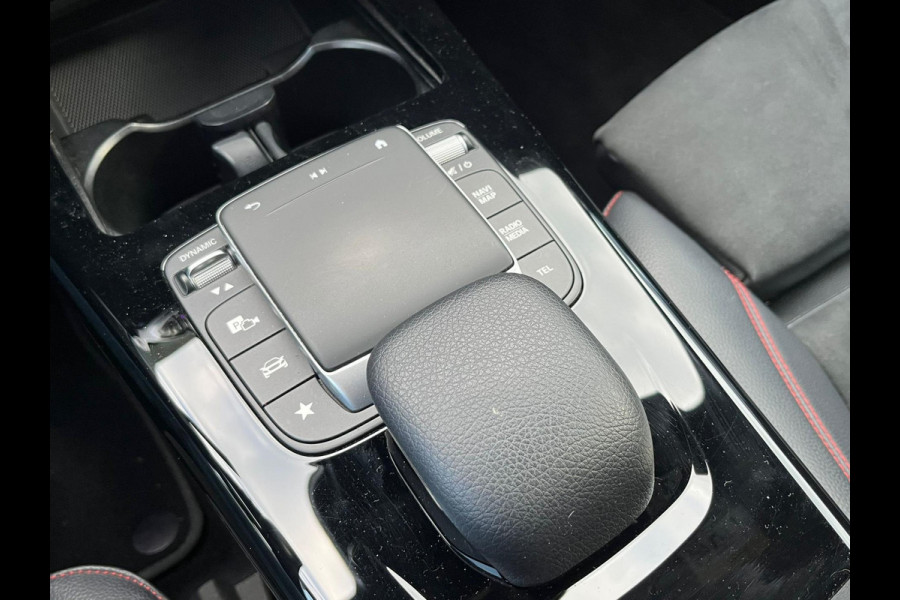 Mercedes-Benz CLA-Klasse 220 AMG pack Premium Plus 190pk NIEUW-STAAT