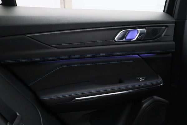 Lynk & Co 01 1.5 261PK Plug-in Hybrid *Zwart hemel* 360* camera Pano/dak Apple/Carplay Adaptive/Cruise