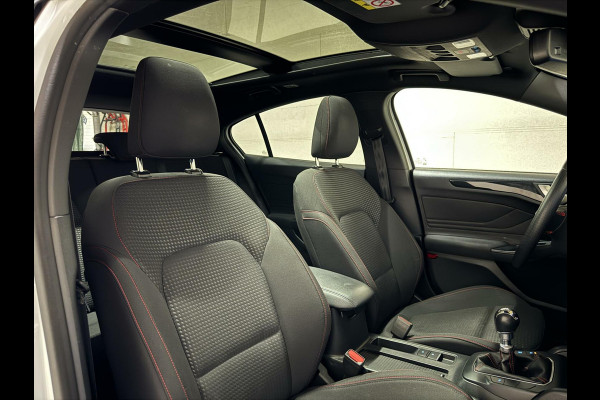 Ford Focus 1.5 EcoBoost ST Line Pano ACC CarPlay Winterpack