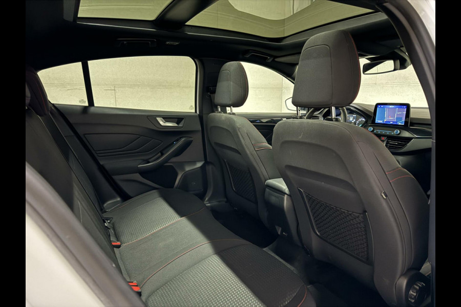 Ford Focus 1.5 EcoBoost ST Line Pano ACC CarPlay Winterpack