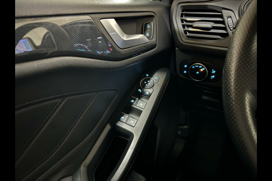 Ford Focus 1.5 EcoBoost ST Line Pano ACC CarPlay Winterpack