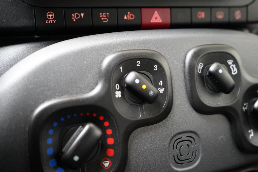 Fiat Panda 1.0 Hybrid Sport | Airconditioning | Hoge instap | Lm velgen | Apple CarPlay