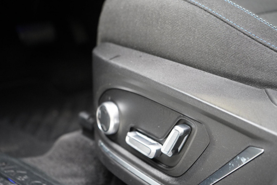 Lynk & Co 01 1.5 | Panoramadak | Navigatie | Apple CarPlay | Camera | Memory
