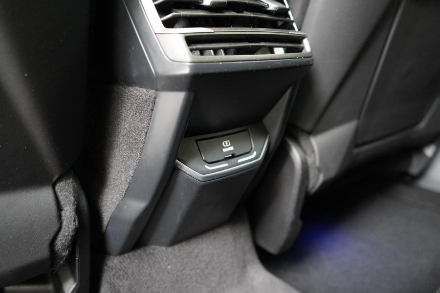 Lynk & Co 01 1.5 | Panoramadak | Navigatie | Apple CarPlay | Camera | Memory