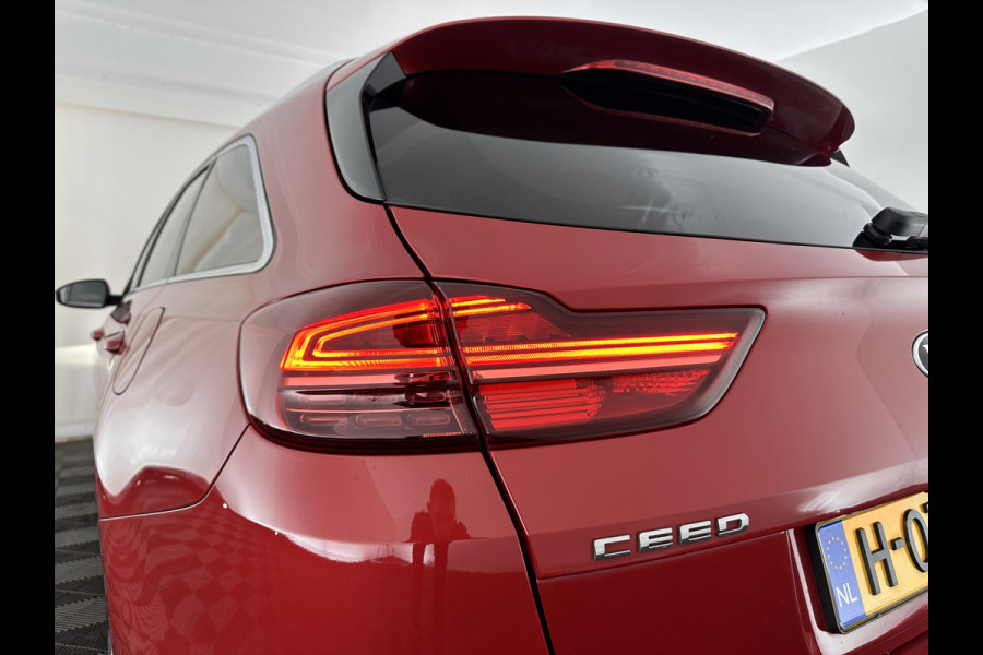 Kia Ceed Sportswagon 1.4 T-GDi ExecutiveLine Aut. *PANO | FULL-LEATHER | ADAPTIVE-CRUISE | FULL-LED | MEMORY-PACK | DIGI-COCKPIT | JBL-SOUND | BLIS | KEYLESS | COMFORT-SEATS | NAVI-FULLMAP | 17''ALU*