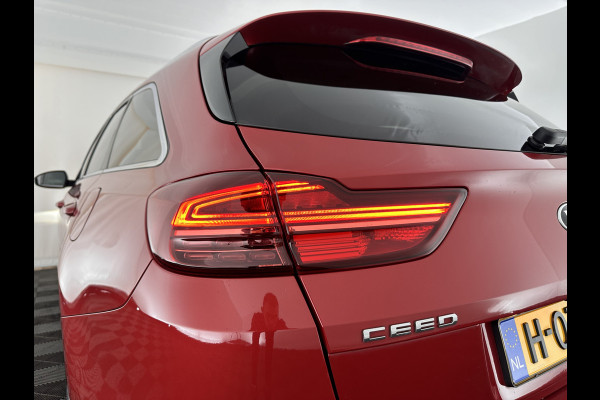 Kia Ceed Sportswagon 1.4 T-GDi ExecutiveLine Aut. *PANO | FULL-LEATHER | ADAPTIVE-CRUISE | FULL-LED | MEMORY-PACK | DIGI-COCKPIT | JBL-SOUND | BLIS | KEYLESS | COMFORT-SEATS | NAVI-FULLMAP | 17''ALU*
