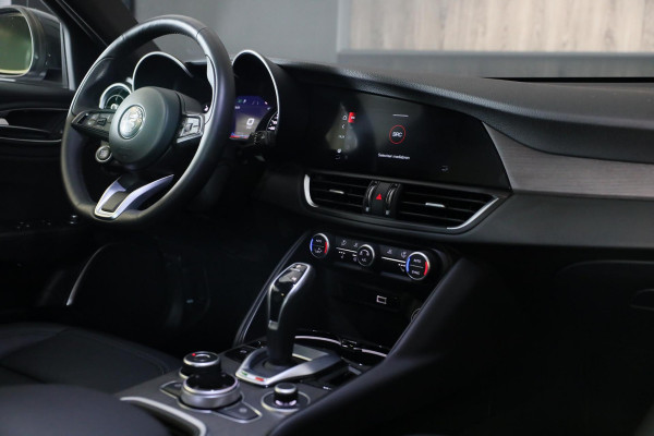Alfa Romeo Giulia 2.0 T GME AWD Ti 280 Pk / FACELIFT / Aut / Navi / Camera / Memory / Acc / Lane Assist / Led / 19 Inch