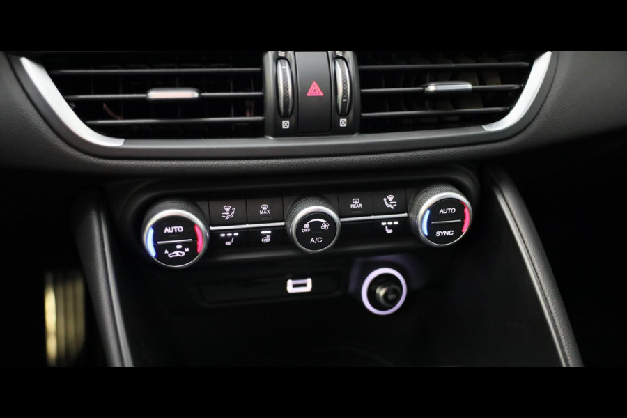 Alfa Romeo Giulia 2.0 T GME AWD Ti 280 Pk / FACELIFT / Aut / Navi / Camera / Memory / Acc / Lane Assist / Led / 19 Inch