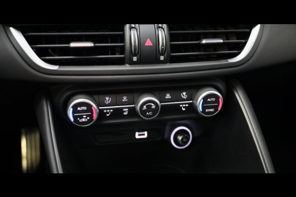 Alfa Romeo Giulia 2.0 T GME AWD Ti 280 Pk / FACELIFT / Aut / Navi / Camera / Memory / Acc / Lane Assist / Led / 19 Inch