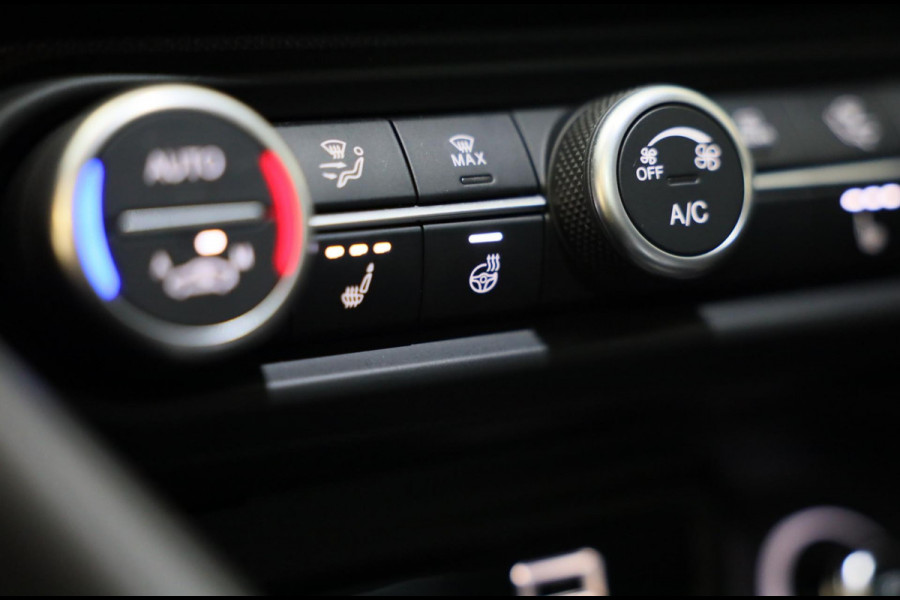Alfa Romeo Giulia 2.0 T GME AWD Ti 280 Pk / FACELIFT / Aut / Navi / Camera / Memory / Acc / Lane Assist / Led / 19 Inch