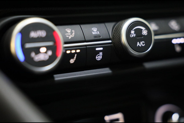 Alfa Romeo Giulia 2.0 T GME AWD Ti 280 Pk / FACELIFT / Aut / Navi / Camera / Memory / Acc / Lane Assist / Led / 19 Inch