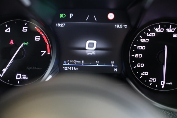 Alfa Romeo Giulia 2.0 T GME AWD Ti 280 Pk / FACELIFT / Aut / Navi / Camera / Memory / Acc / Lane Assist / Led / 19 Inch