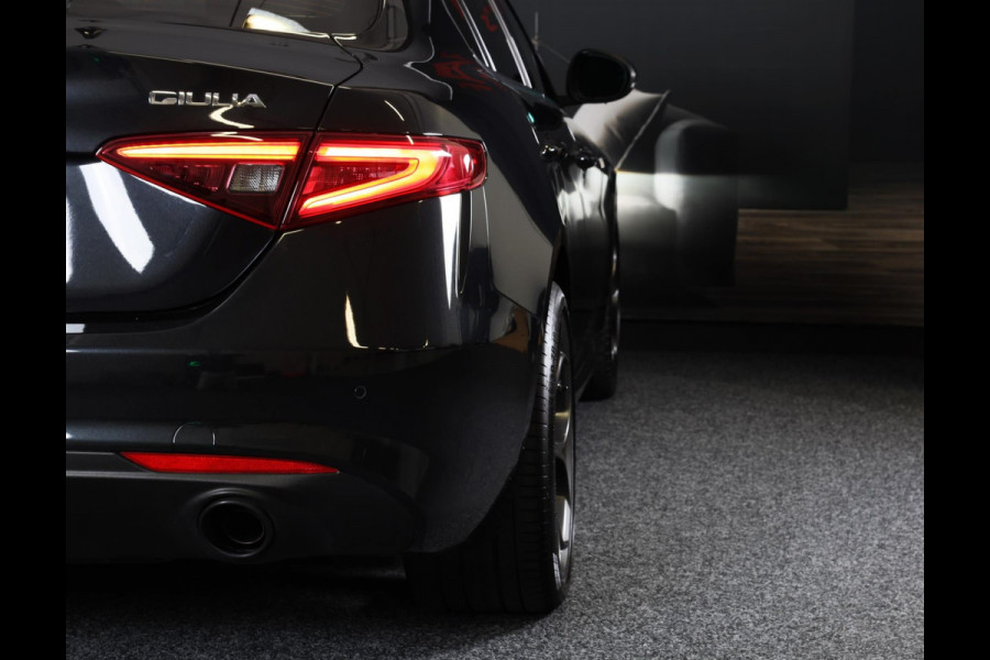 Alfa Romeo Giulia 2.0 T GME AWD Ti 280 Pk / FACELIFT / Aut / Navi / Camera / Memory / Acc / Lane Assist / Led / 19 Inch
